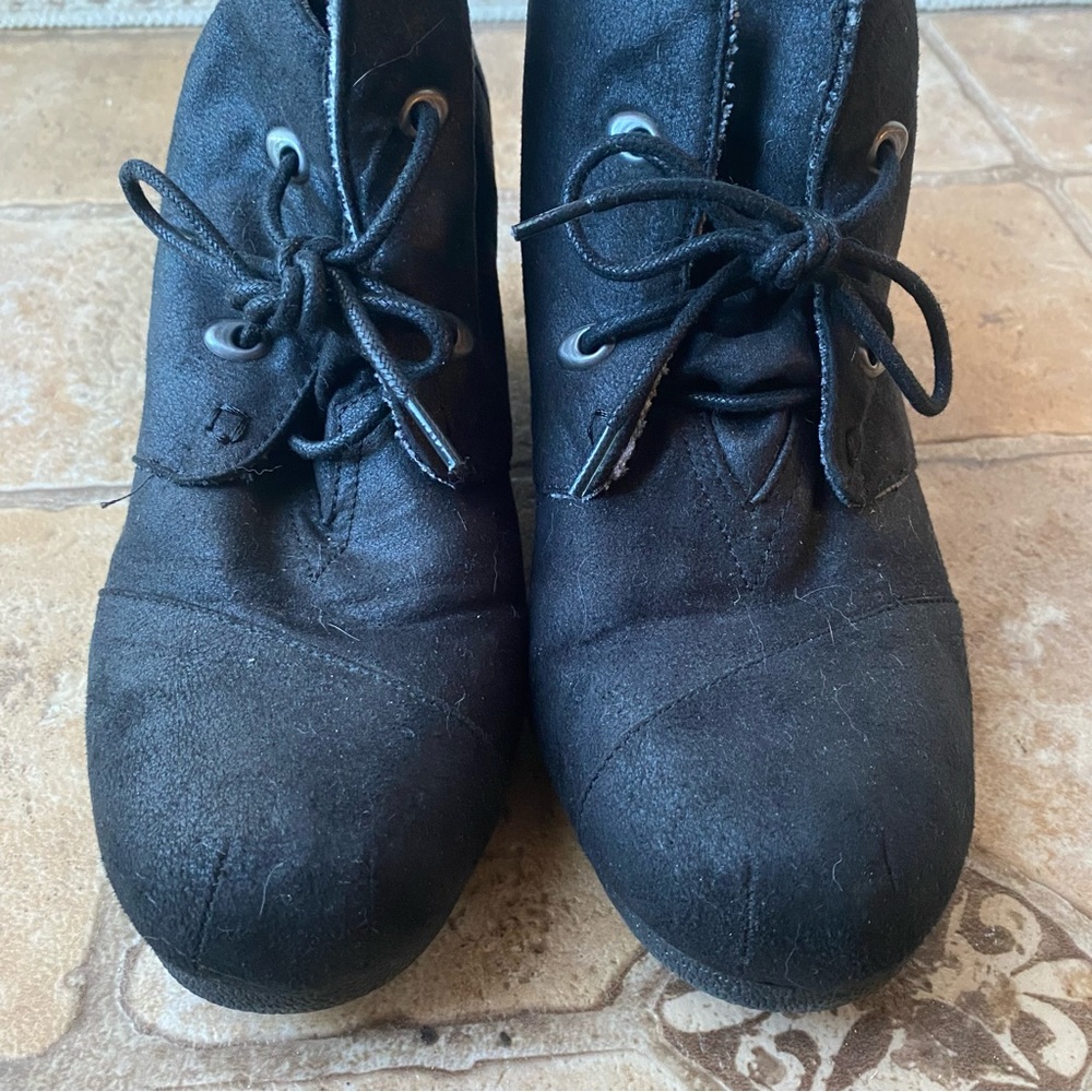 Maurices Black Wedge Booties Size 9 - Picture 3 of 5